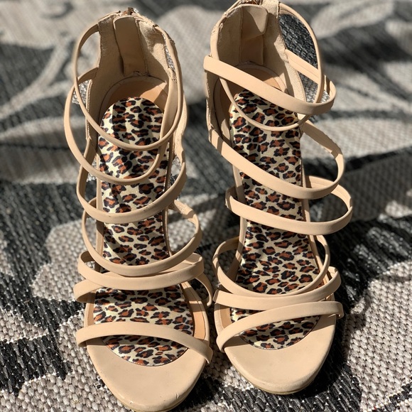 Tan Heels - Picture 2 of 3